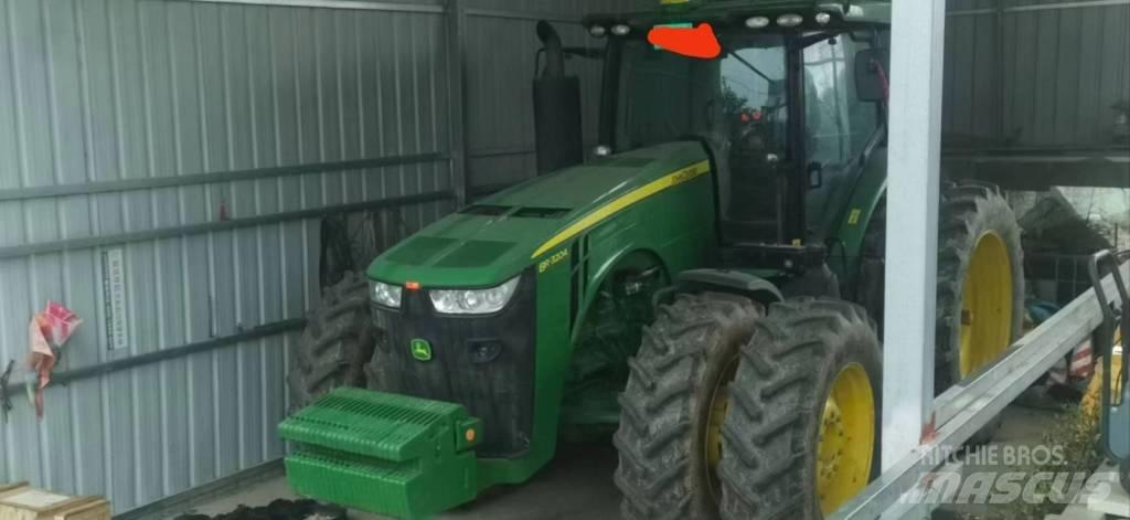 John Deere 8R·3204 Tractoren