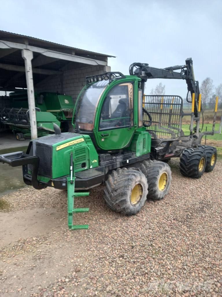 John Deere 810E Uitrijwagens