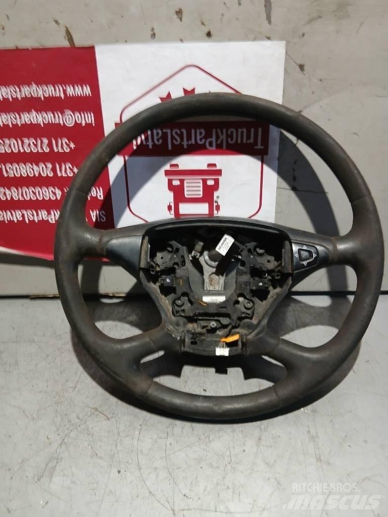 Scania P 420   1495393 Cabine en interieur