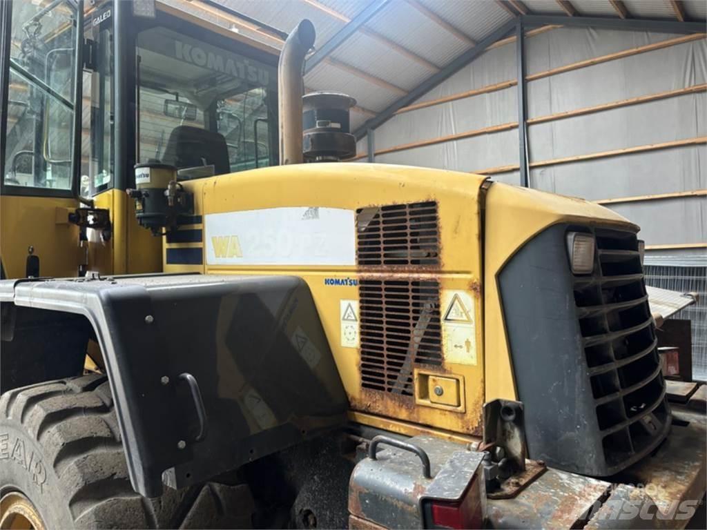 Komatsu WA250PZ-5 Wielladers