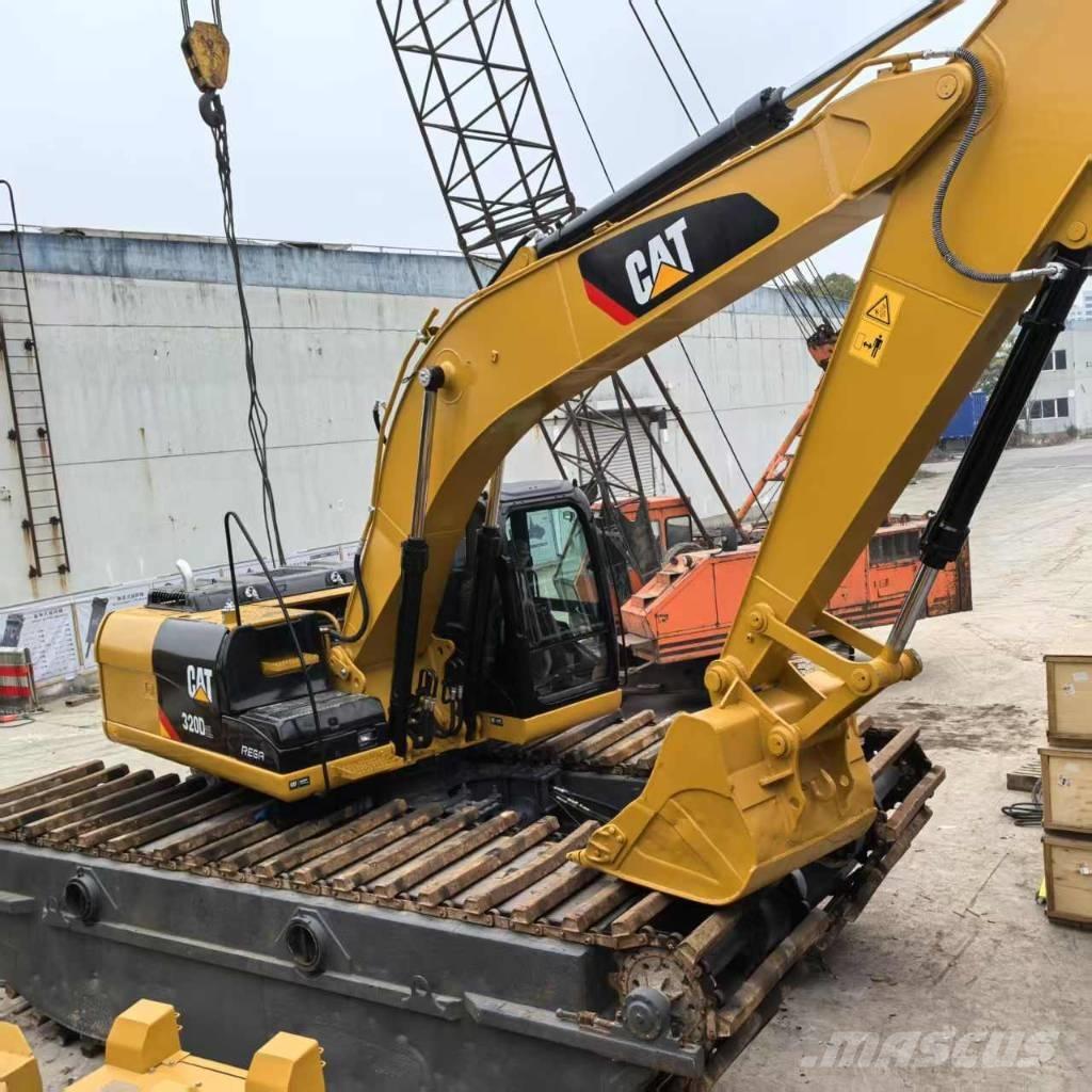 CAT 320 D Amfibische graafmachines