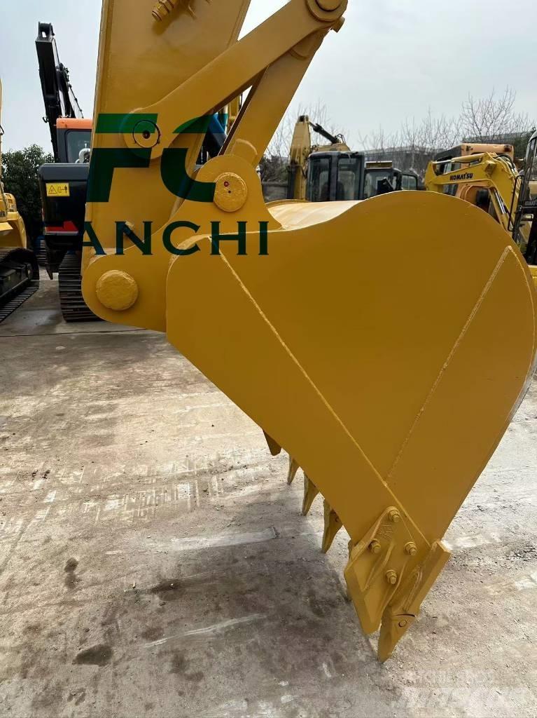 CAT 325 D Rupsgraafmachines