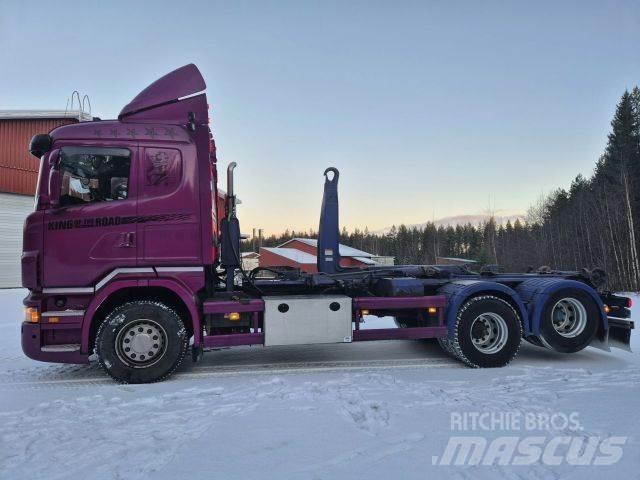 Scania R 560 Vrachtwagen met containersysteem