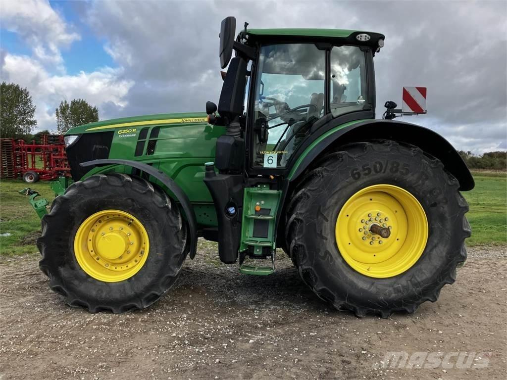 John Deere 6250R Tractoren