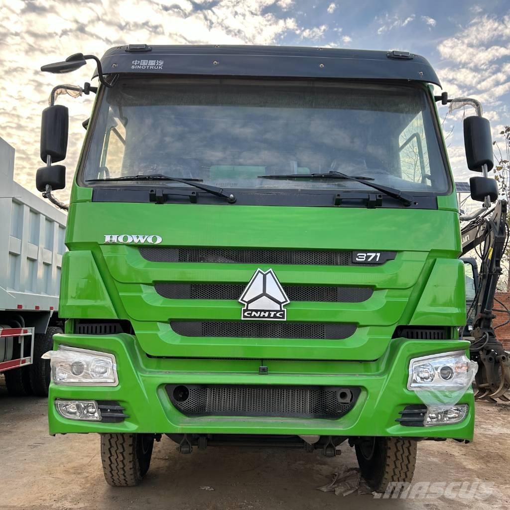 Howo 371 Bakwagens met gesloten opbouw
