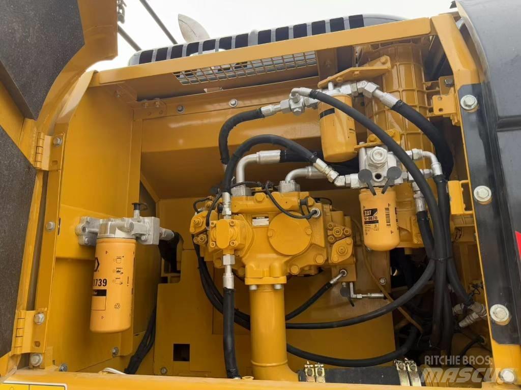 CAT 330 D L Rupsgraafmachines