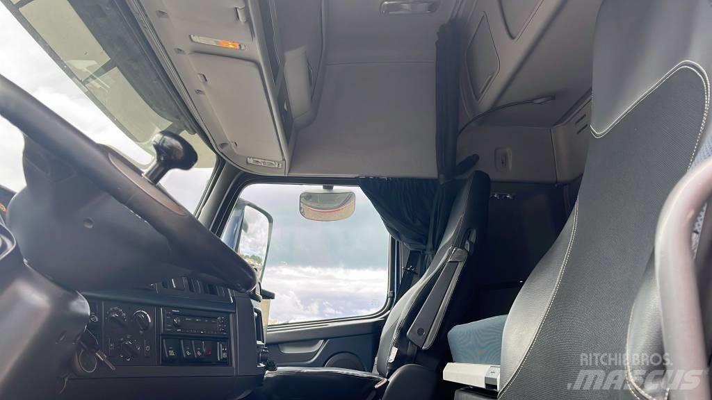 Volvo VOLVO FH 6*2 Chassis met cabine