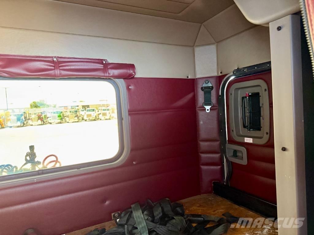 Peterbilt 389 Trekkers