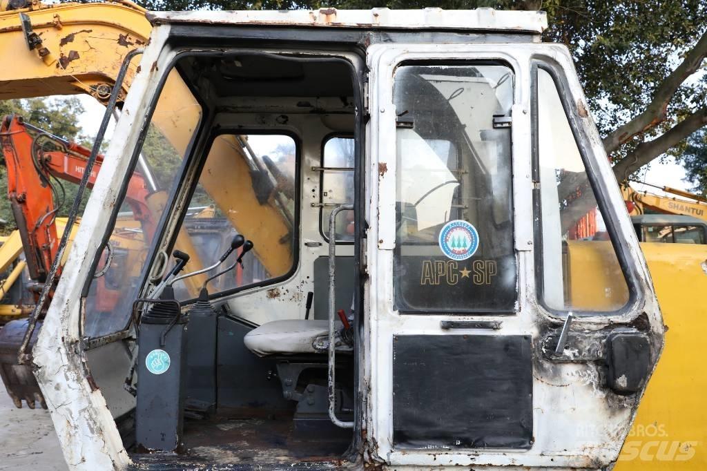 Kato HD 250 V II Rupsgraafmachines