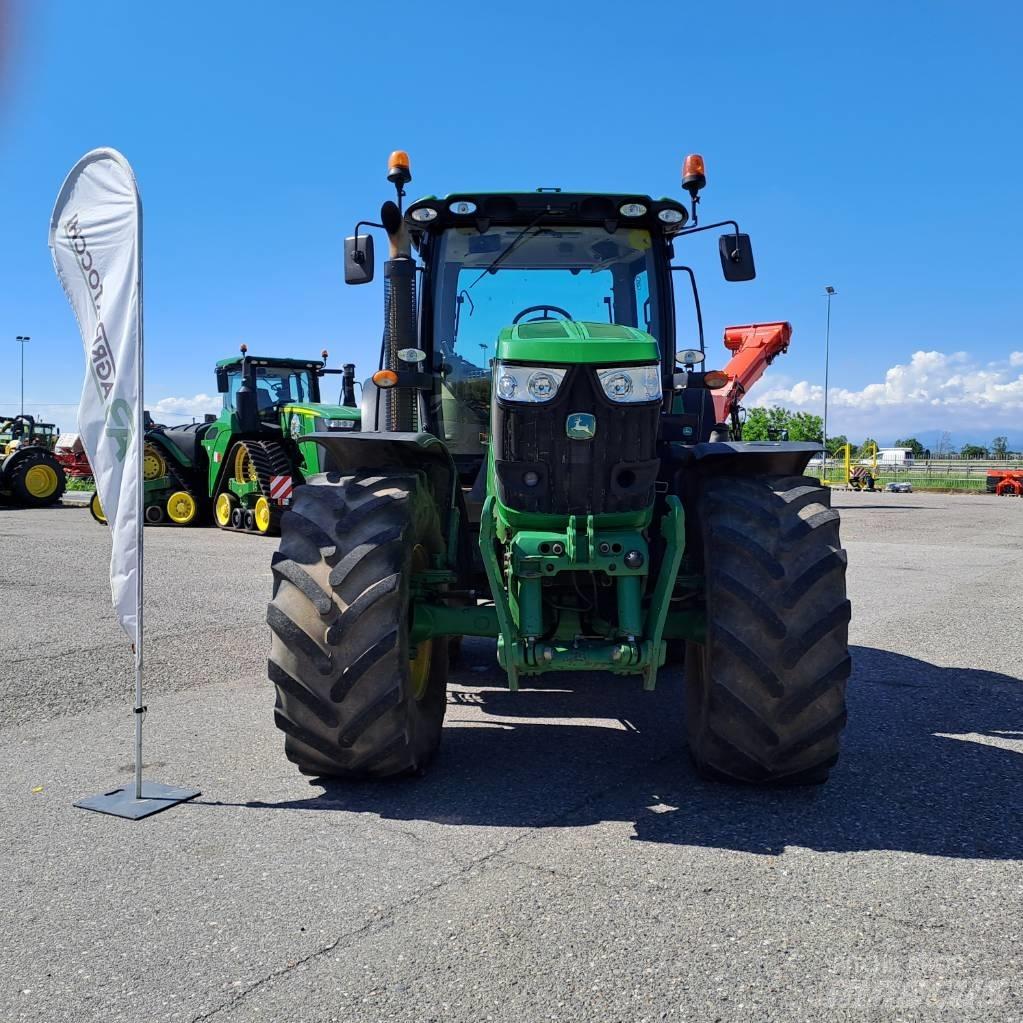 John Deere 6210 R Tractoren