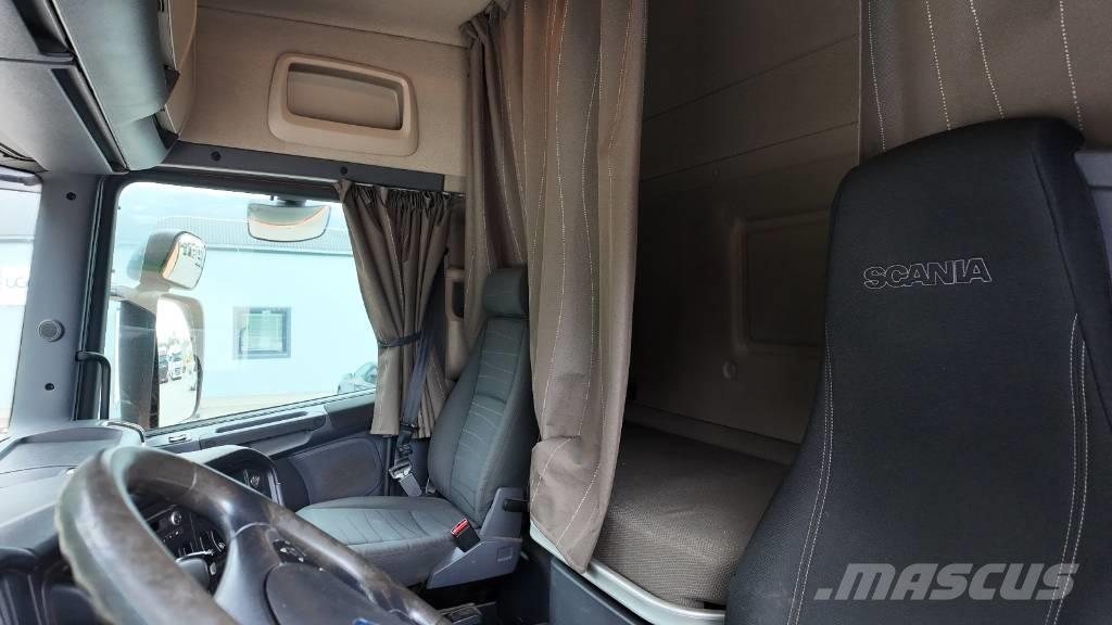 Scania R 500 Vlakke laadvloer met kraan