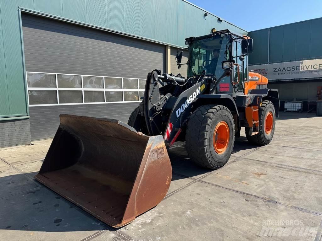 Doosan DL250-7 Wielladers