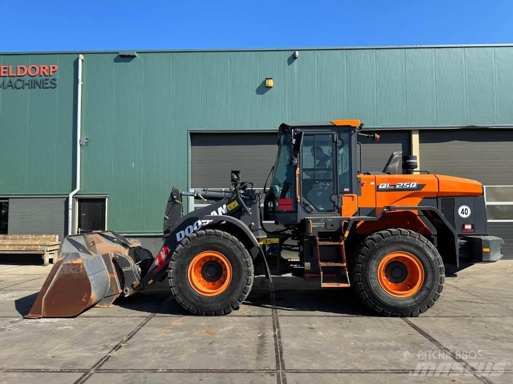 Doosan DL250-7 Wielladers