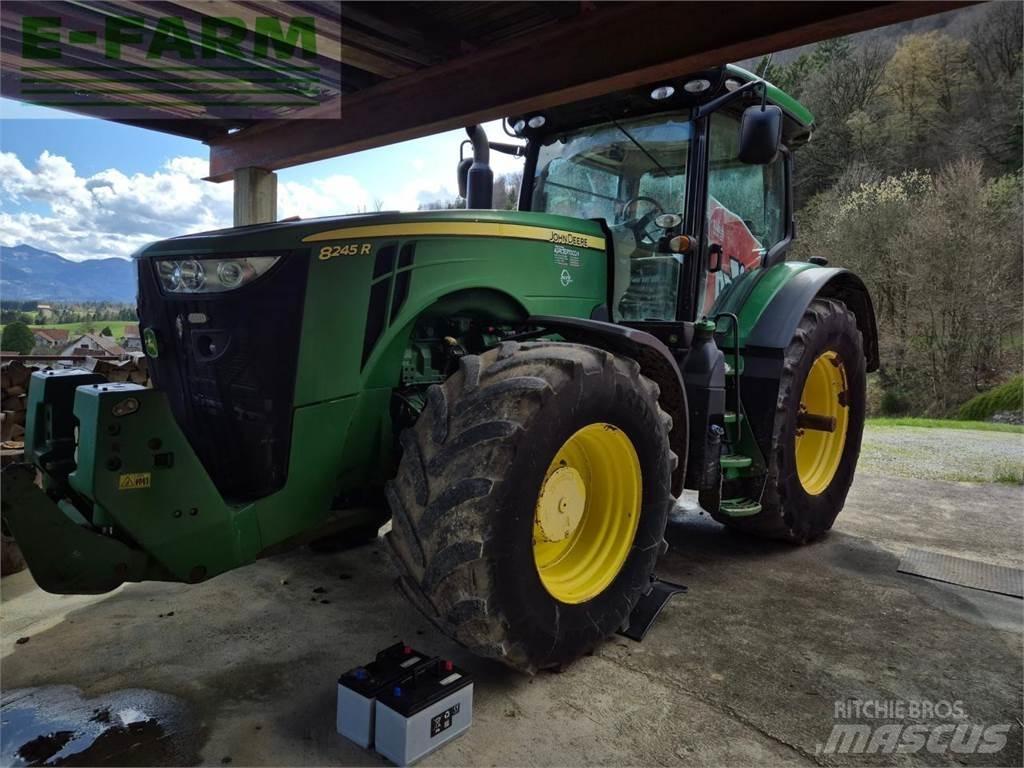 John Deere 8245 R Tractoren