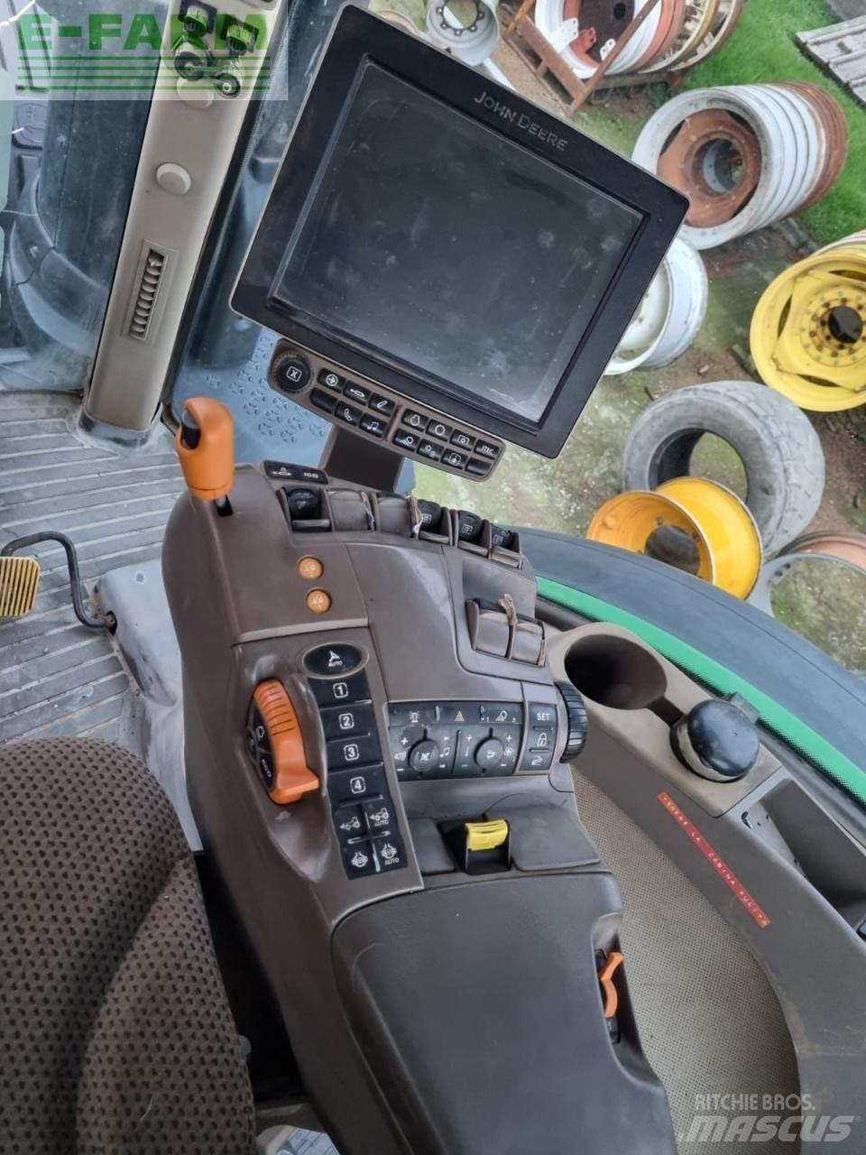 John Deere 8245 R Tractoren