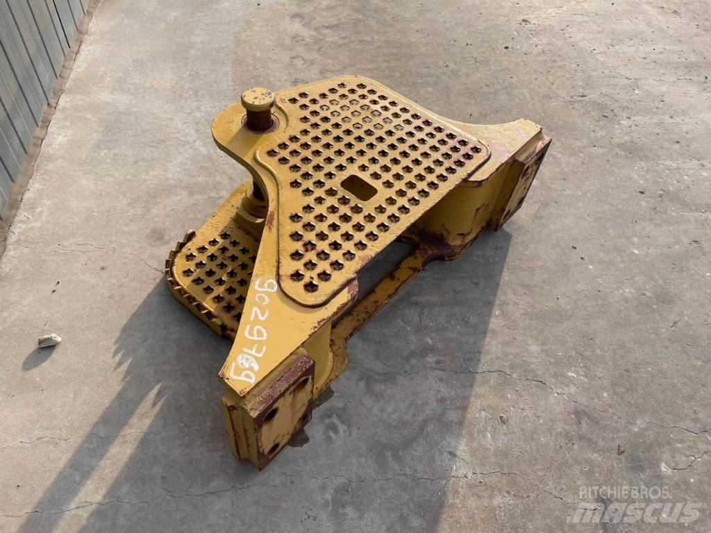 CAT D4G Zugtraverse Wegopbrekers