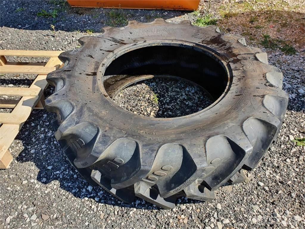 BKT 420/85R30 Banden, wielen en velgen
