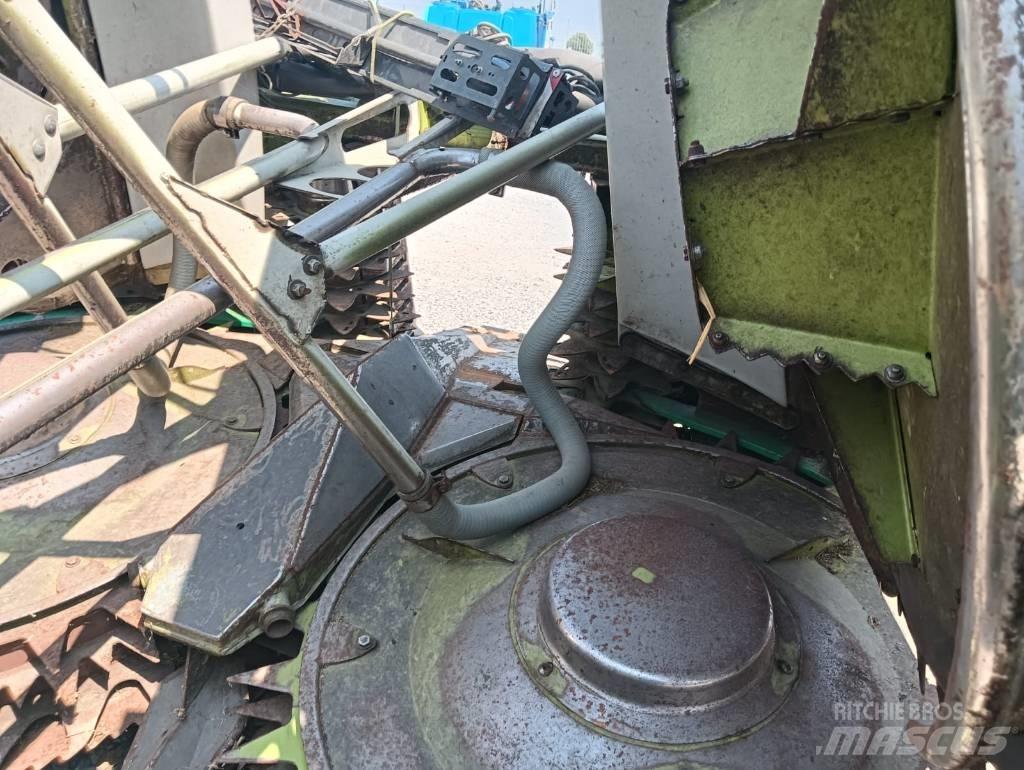 CLAAS Orbis 600 Zelfrijdende veldhakselaars