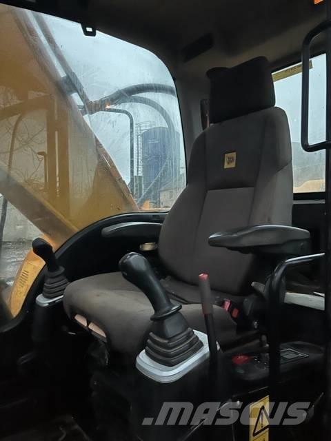 JCB JS 220 LC Rupsgraafmachines