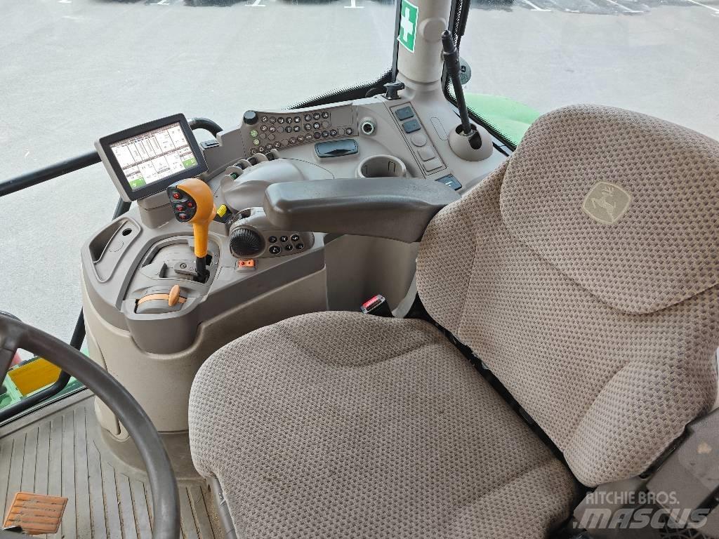 John Deere 6215 R Tractoren
