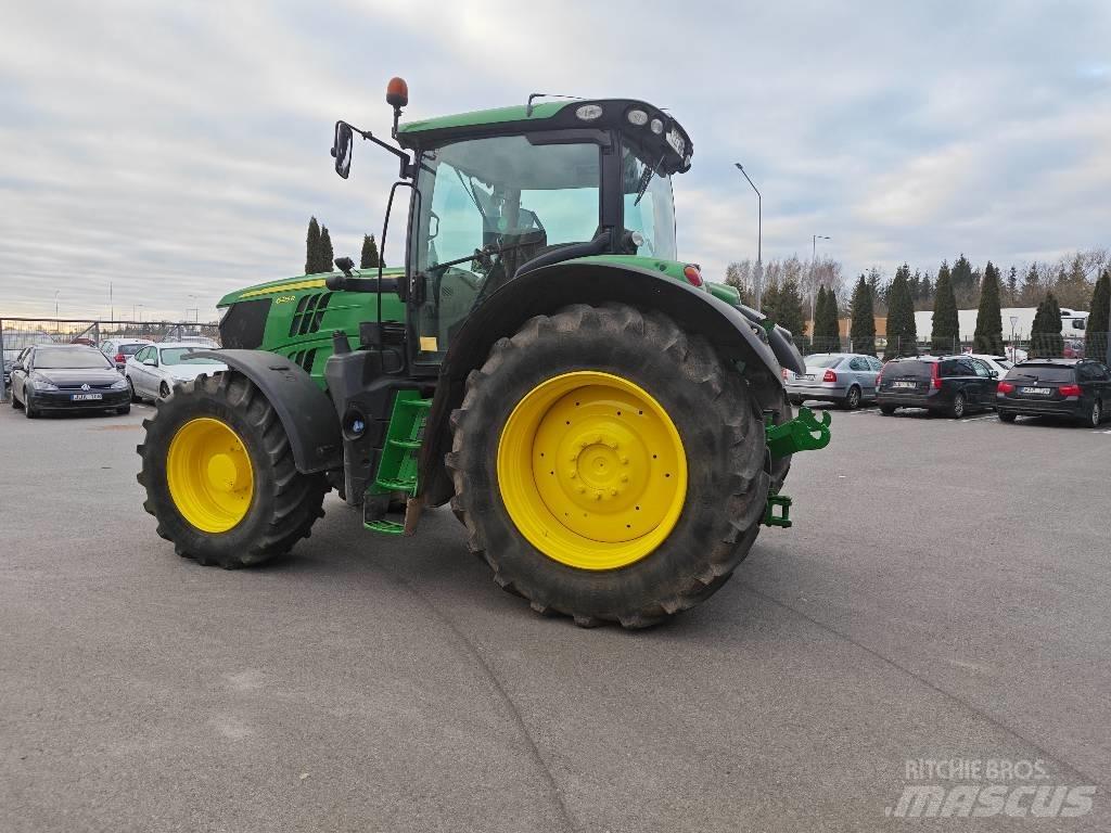 John Deere 6215 R Tractoren