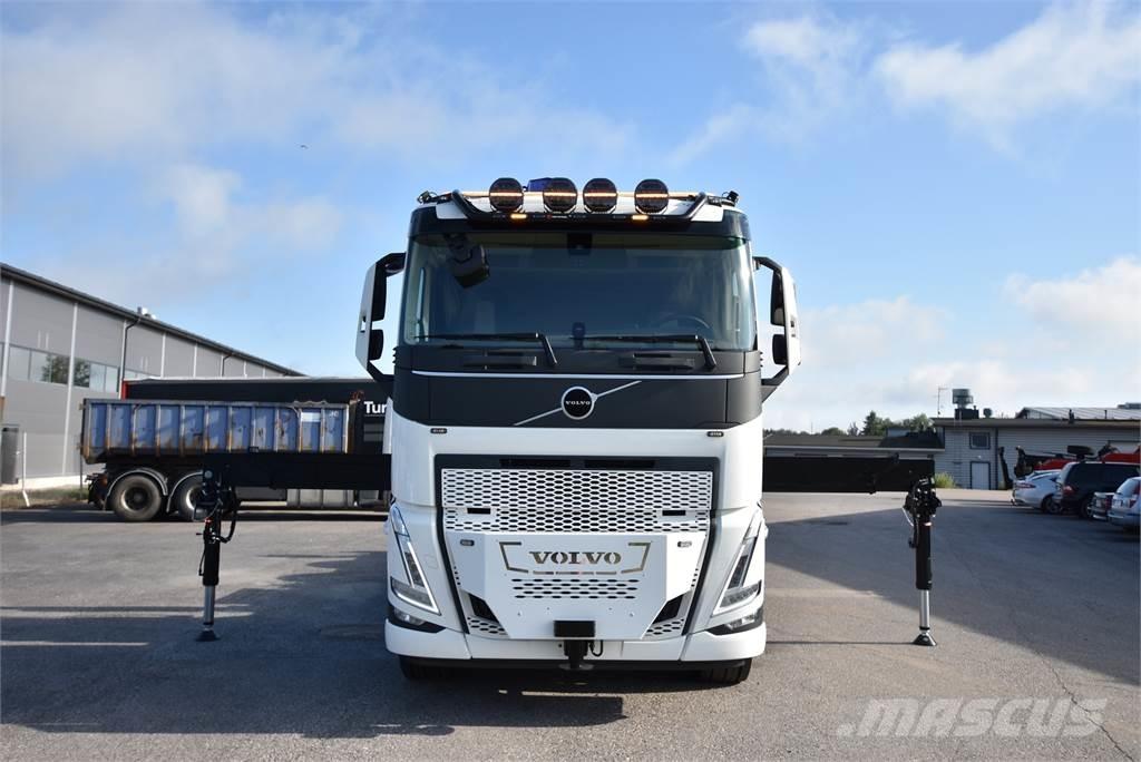Volvo FH 540 8X4 Vlakke laadvloer met kraan