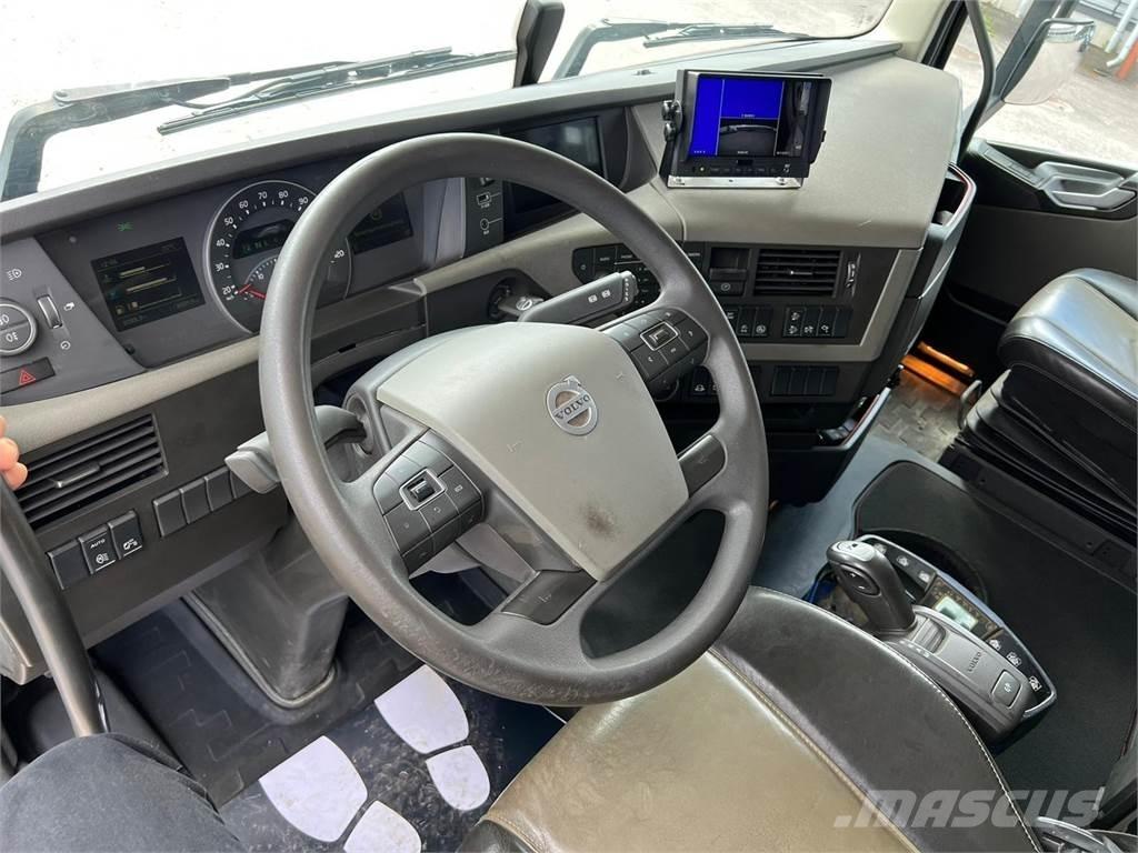 Volvo FH 540 8X4 Vlakke laadvloer met kraan