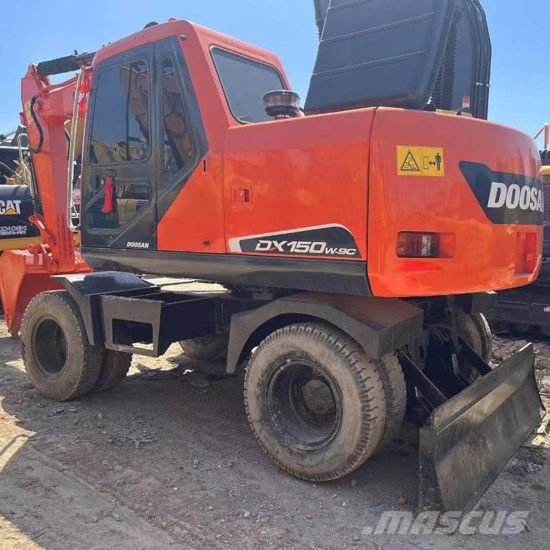 Doosan DX150W Wielgraafmachines