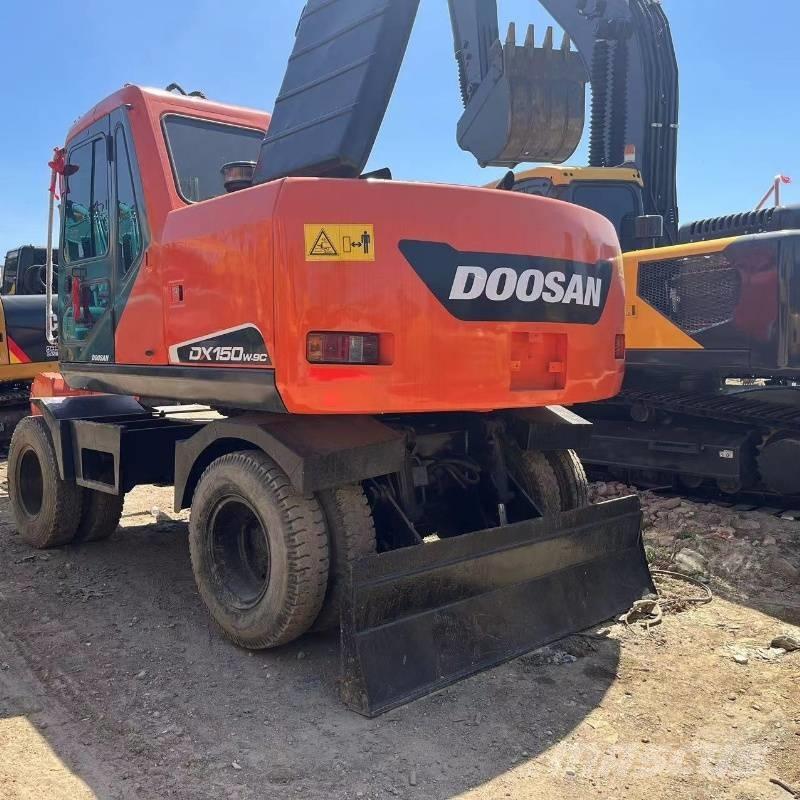 Doosan DX150W Wielgraafmachines