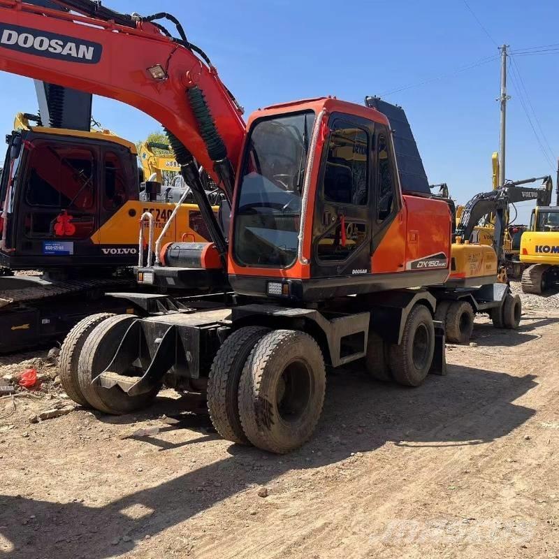 Doosan DX150W Wielgraafmachines