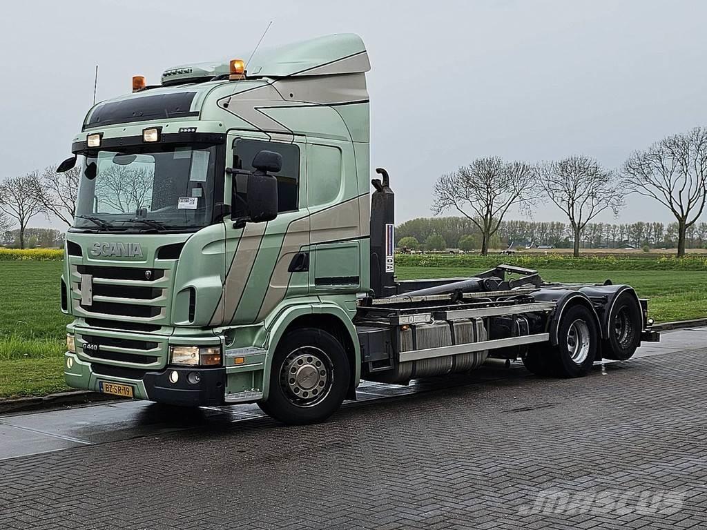 Scania G440 Vrachtwagen met containersysteem
