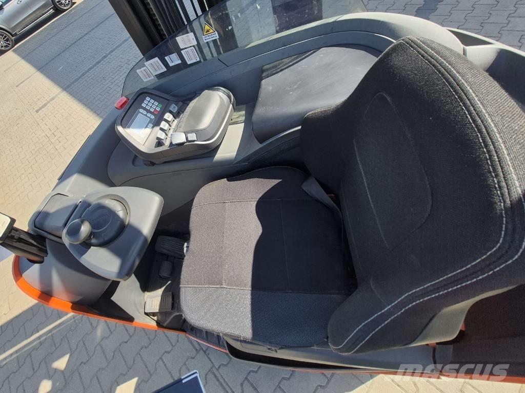 Toyota RRE160H Reachtruck voor hoog niveau