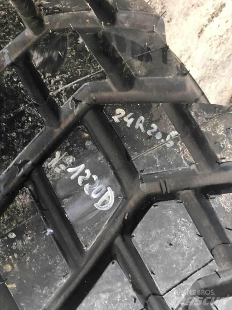  MAGNA TYRES 24R20.5 Banden, wielen en velgen