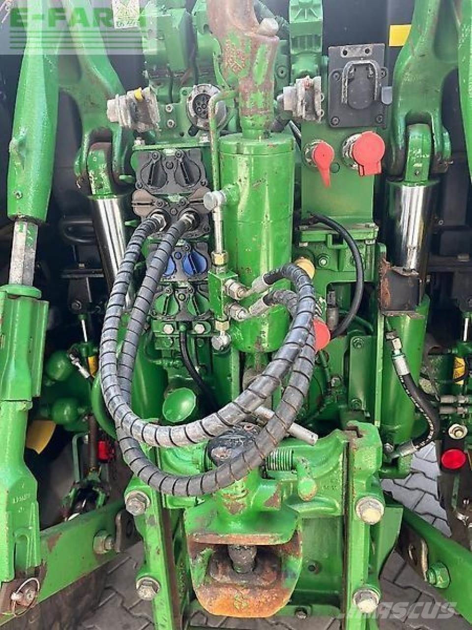 John Deere 6155 r Tractoren