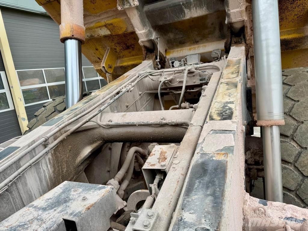 Komatsu HD325-7 Starre dumpers