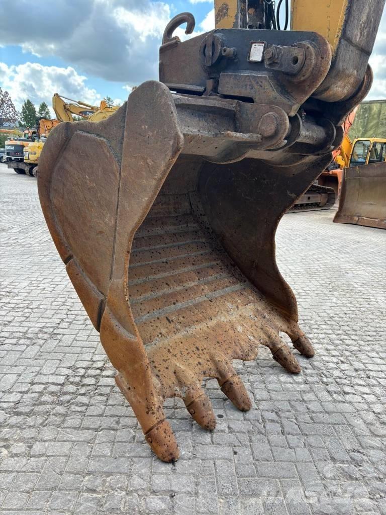 CAT 330 B L Rupsgraafmachines