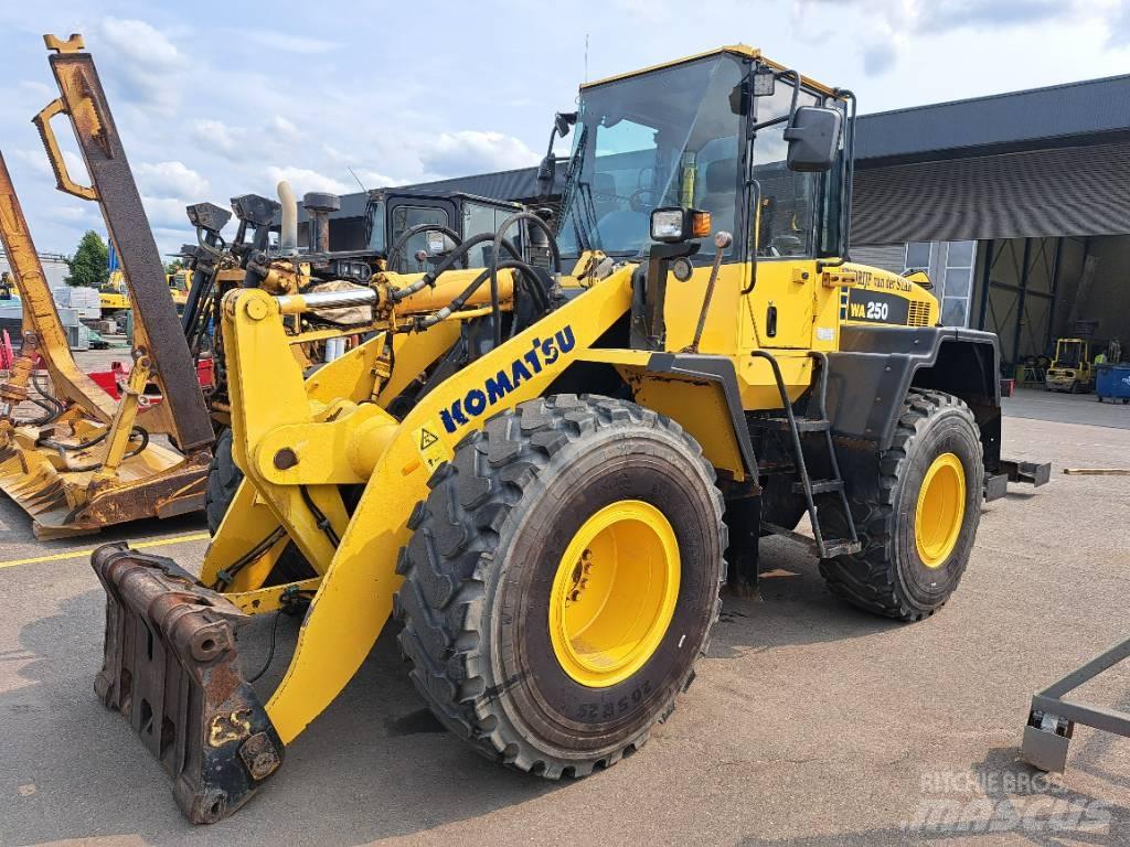 Komatsu WA 250-5H Wielladers