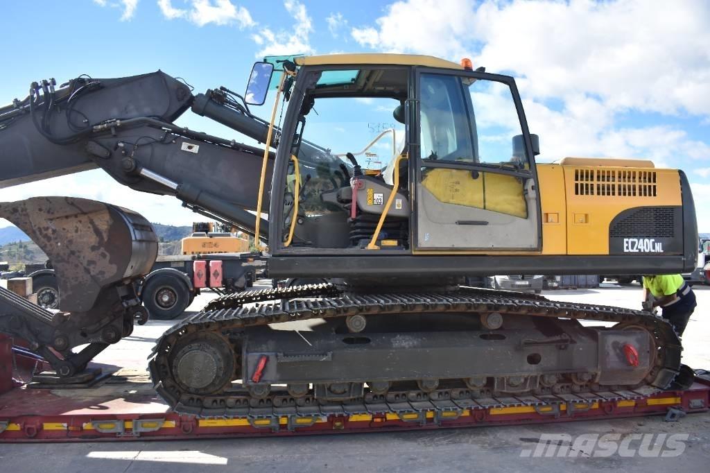 Volvo EC 240 C N L Rupsgraafmachines