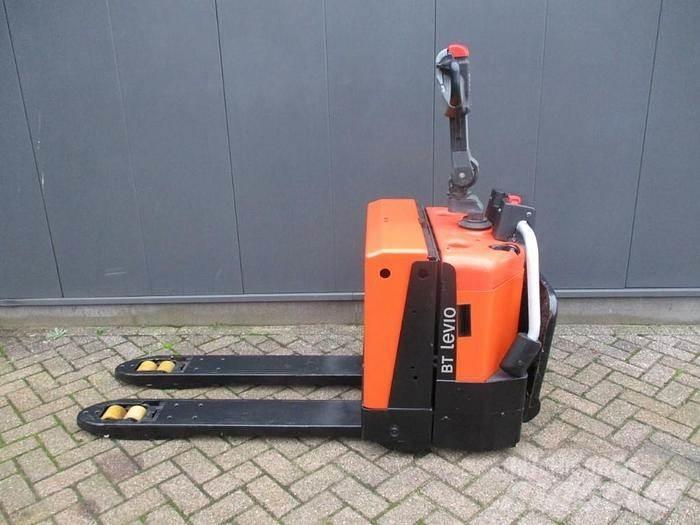 BT LPE 200-6 Pallettruck met meerij platform