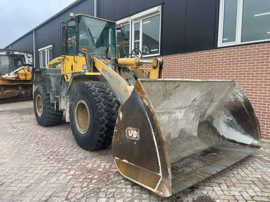 Komatsu WA250-5 Wielladers