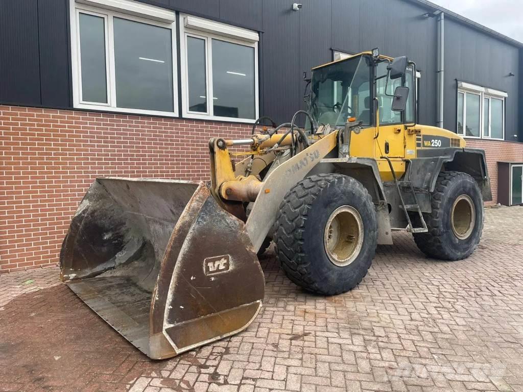 Komatsu WA250-5 Wielladers