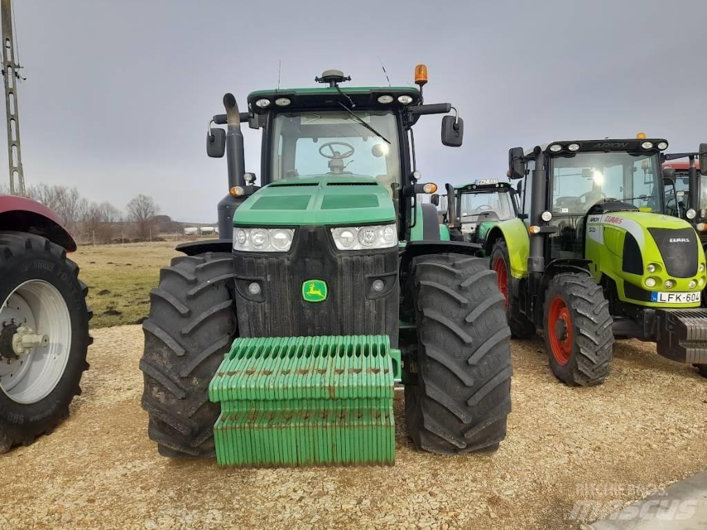John Deere 8310 R Tractoren