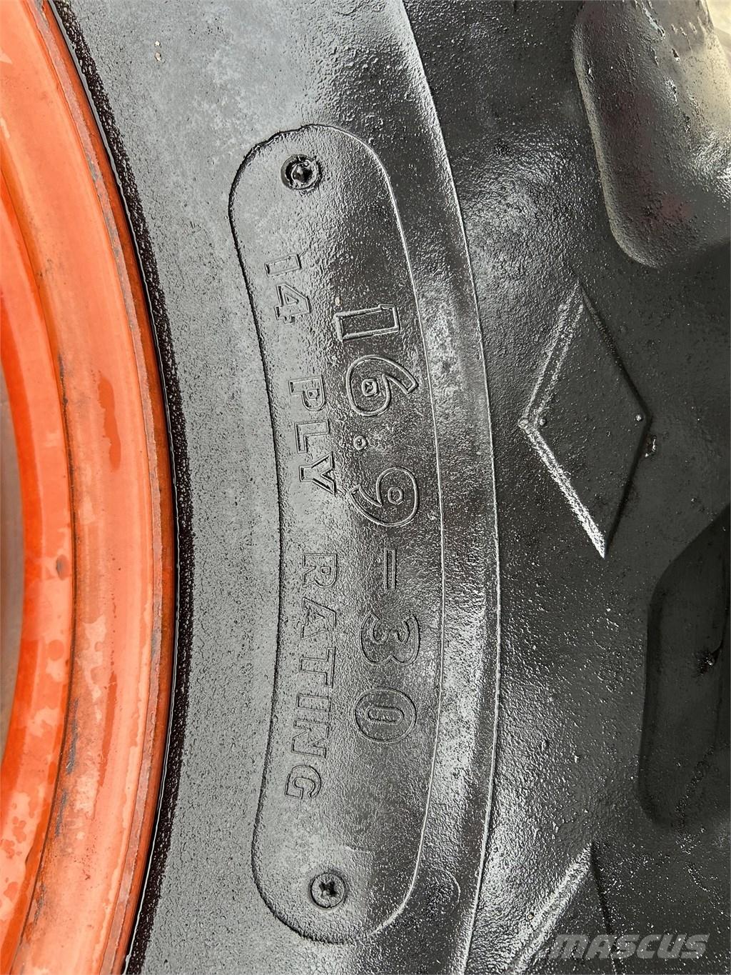 Goodyear 16,9-30 Banden, wielen en velgen