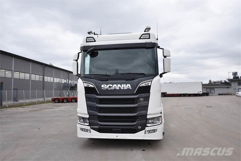 Scania R590 8X4 Vrachtwagen met containersysteem