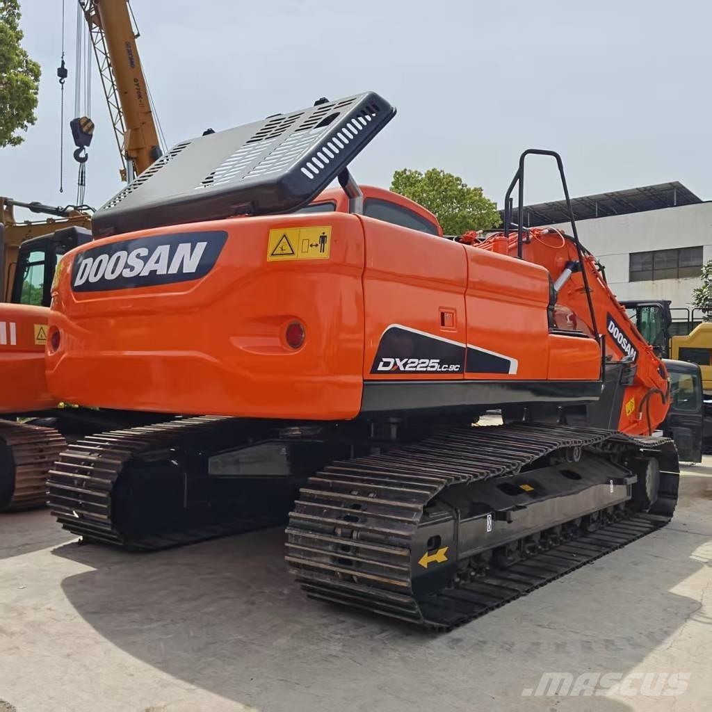 Doosan DX 225 Rupsgraafmachines
