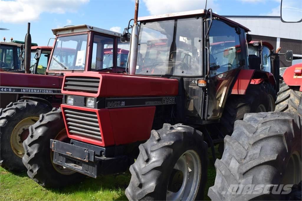 Case IH 844 XLN Tractoren