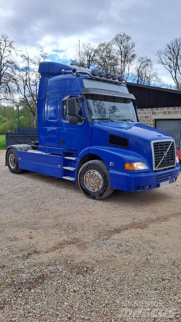 Volvo NH 12 Trekkers