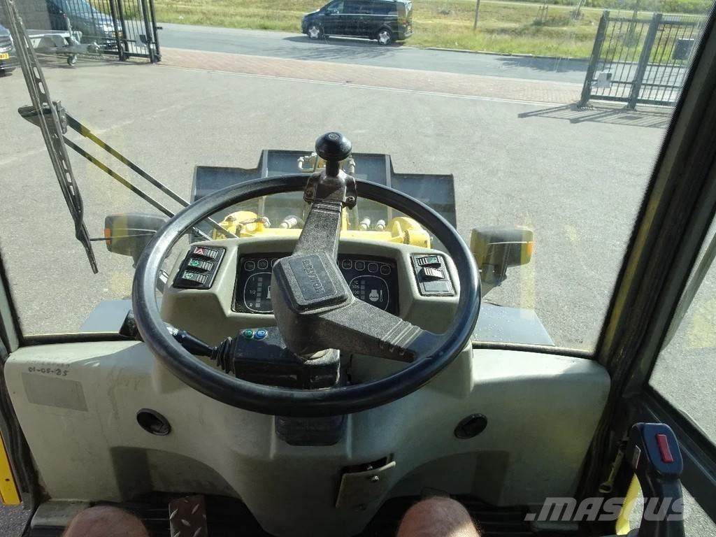 Komatsu WA65-3 Wielladers