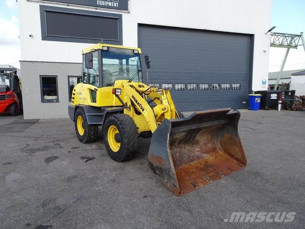 Komatsu WA65-3 Wielladers
