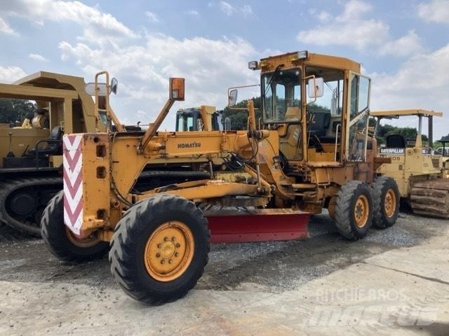 Komatsu GD 405 A-2 Graders